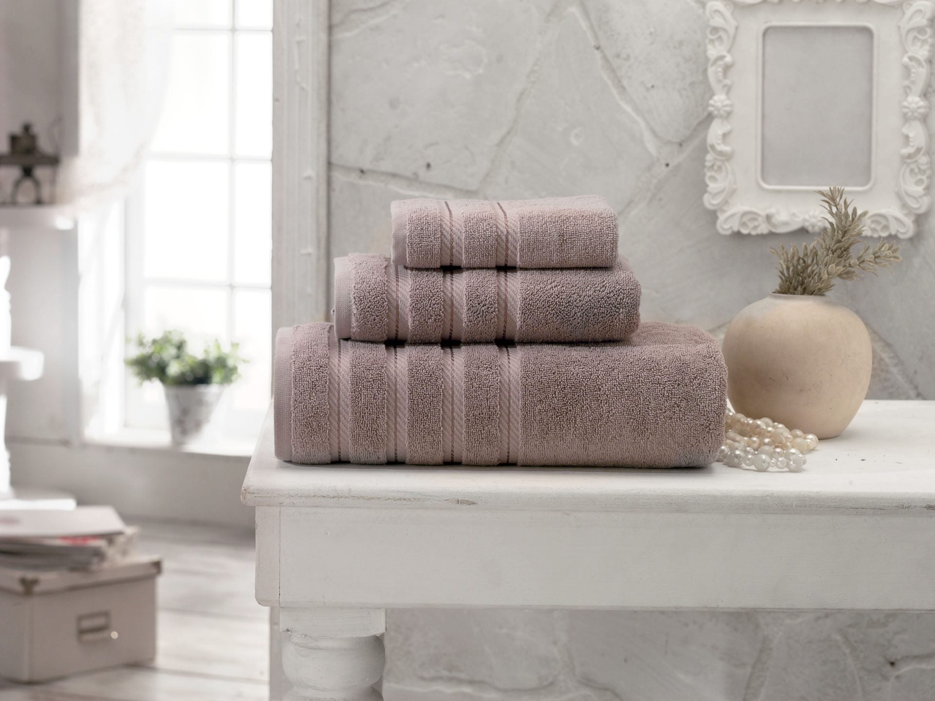 Experience the softness of our Turkish hand towels for yourself and feel like a celebrity all day long!