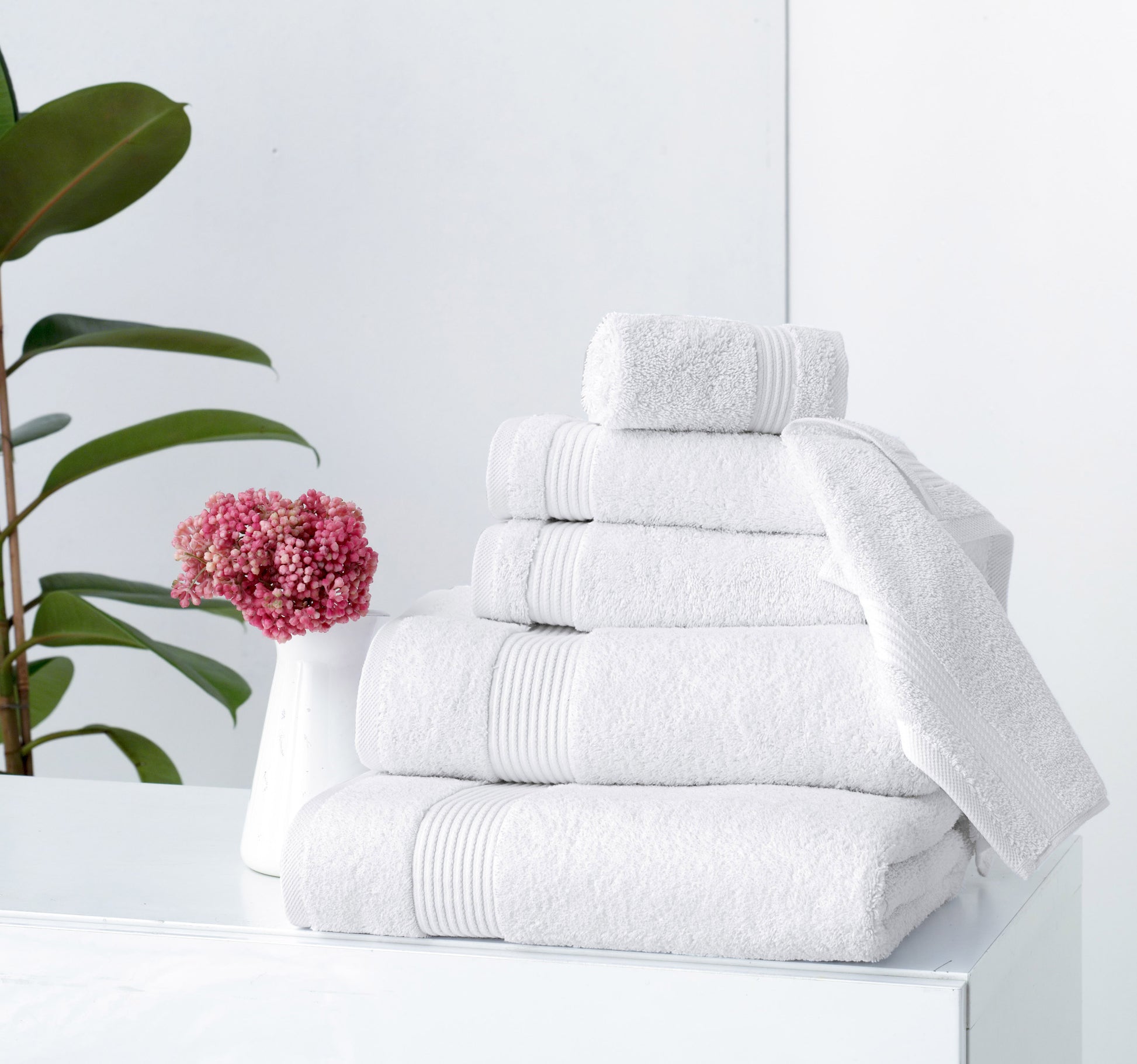 White Classic Luxury Bath Towel Set - Hotel Soft 100% Cotton Bath Towel Sets 8 Piece - 2 Bath Towels, 2 Hand Towels, 4 Washcloth, Serenity Bath Towel